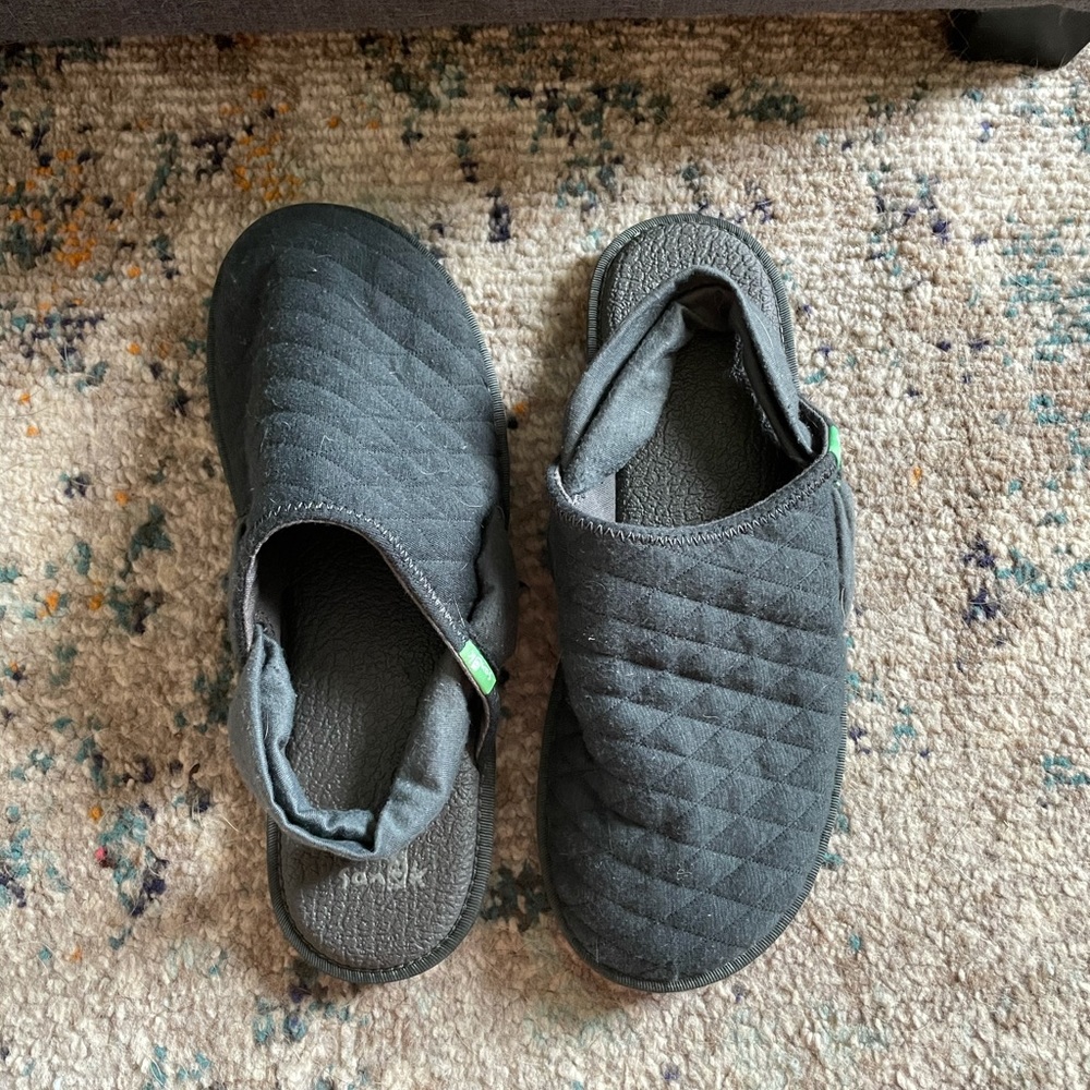 Women’s Sanuk Slippers Size 9